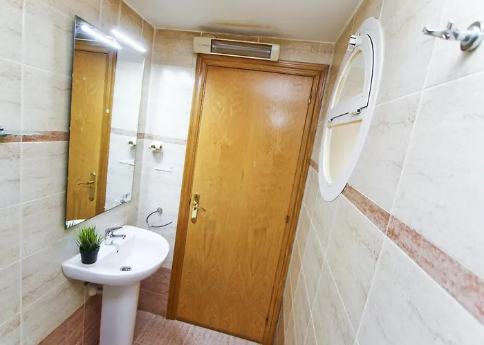 Golden Pineda Complex 3 *