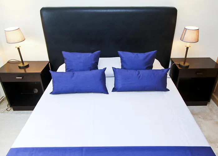 Golden Pineda Complex 3 *